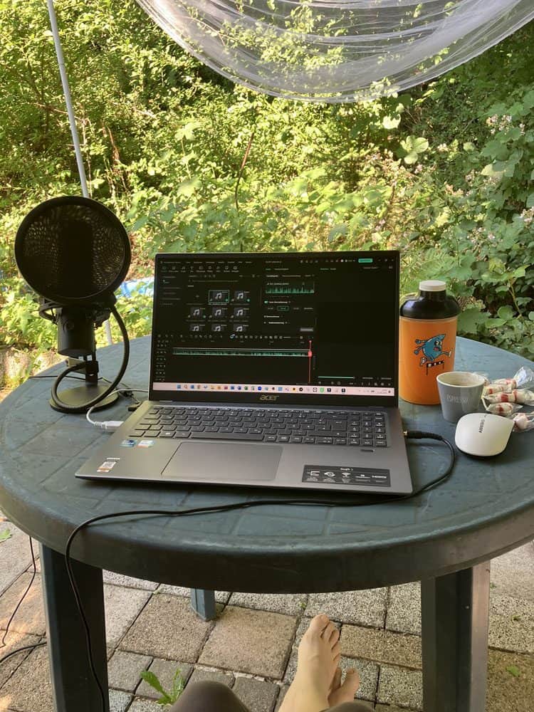 Ein Blick in mein Podcaststudio im Garten