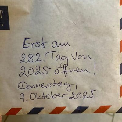 Ich halte einen luftpost-Briefumschlag in den Händen. Darin die Vision für 2025, die am 282. Tag von 2025 geöffnet werden soll.