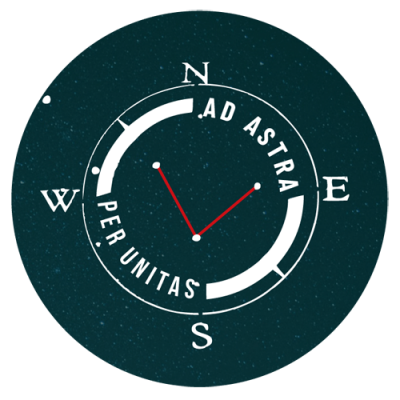 Grafik: Auf einem Sternenhintergrund ist eine logoähnliche Grafik abgebildet. Sie deutet einen Kompass an. In der Mitte befindet sich das stilisierte Sternenbild der Cassiopeia. Drei Sterne sind zu einem roten V verbunden. Das V entspringt dem Logo auf der Seite von LOE. Im Kreis befinden sich die Worte „per unitas“ und „ad astra“, die der kreisrunden Form folgend gebogen sind. Die Grafik steht für das Motto der Wow Sessions „Durch Einheit zu den Sternen“.