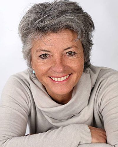 Porträtfoto von Coachin Michela Straub, deren Büro sich am Vorderer Anger 282 befindet.